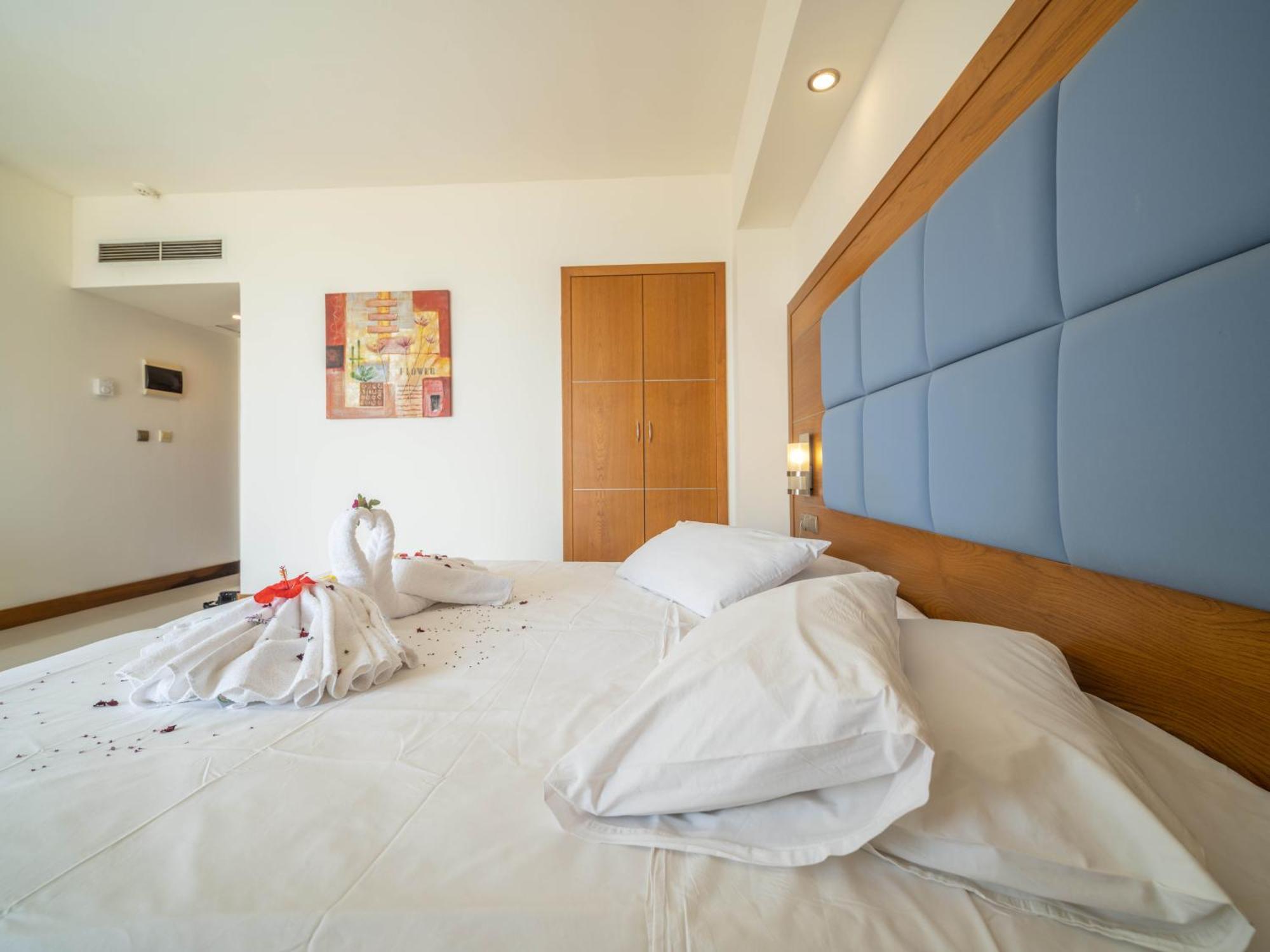 Sunshine Rhodes Hotell 4*